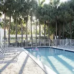 Sunny 2Br In Miami River Inn By Sonder