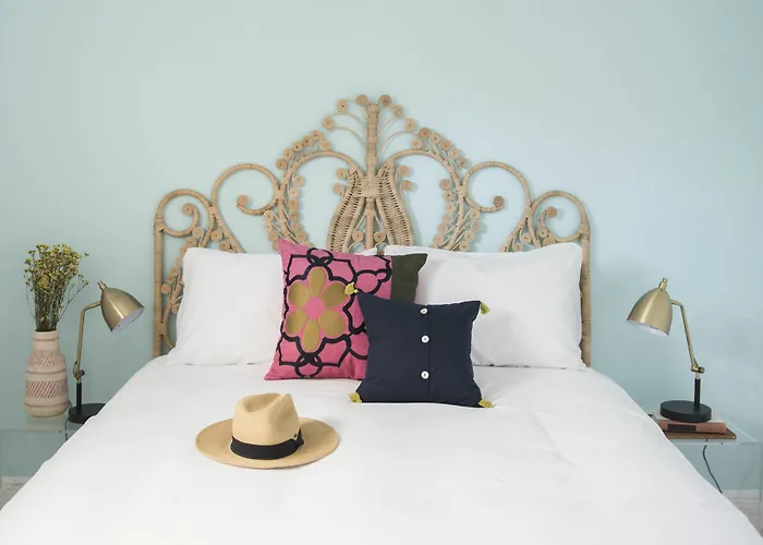 Sunny 2Br In Miami River Inn By Sonder